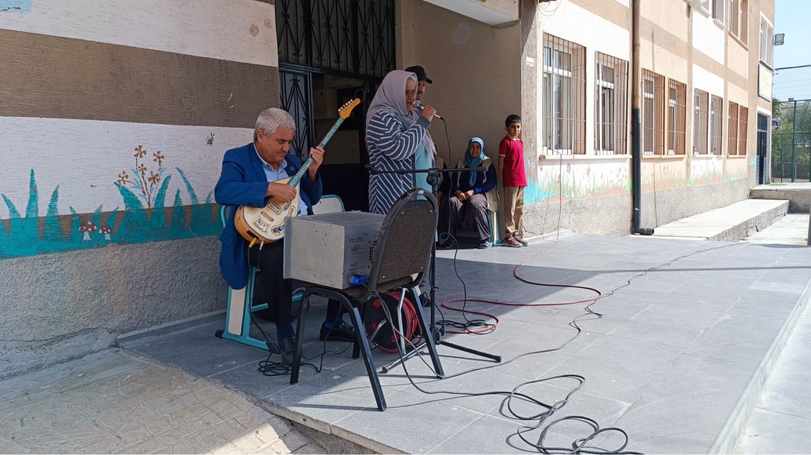 Anadolu Görmeyenlerini Kalkındırma Derneği Okulumuzda Müzik Şöleni Düzenledi